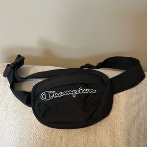 Small Champion fanny pack. Unisex. Only used once. Great condition!!